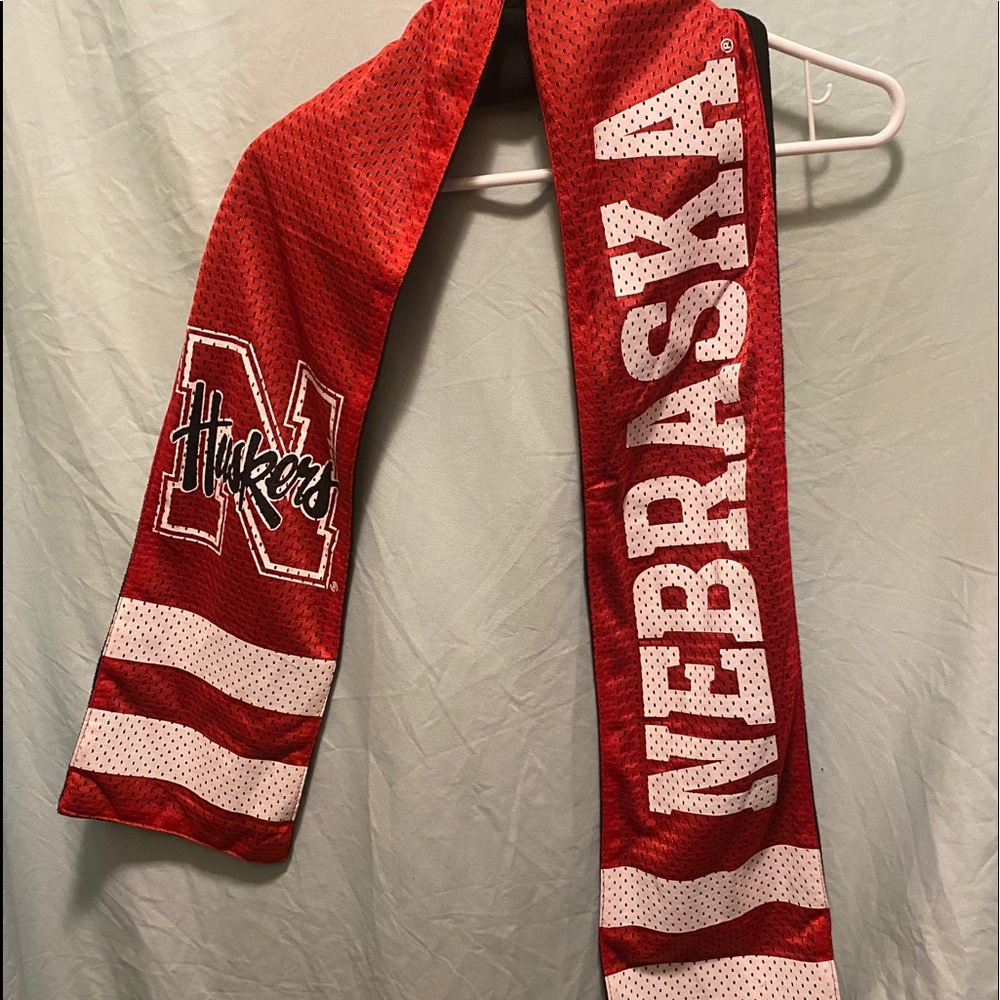 EUC Nebraska Huskers-scarf with pocket